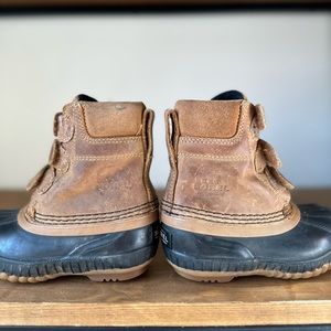 Sorel toddler boots with Velcro close. Warm and waterproof.